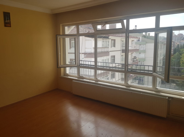 DEMETEVLER 4.CADDEDE 7.KAT ASANSÖRSÜZ DAİRE